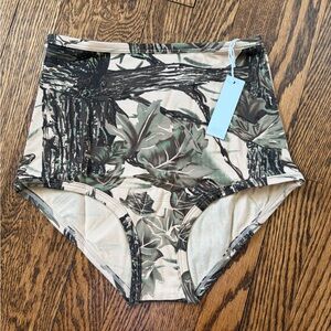 ARQ High Rise Undies in Camo Size Small